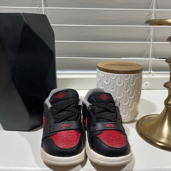 EUC Infant Size 4 Jordan’s - Picture 3 of 3